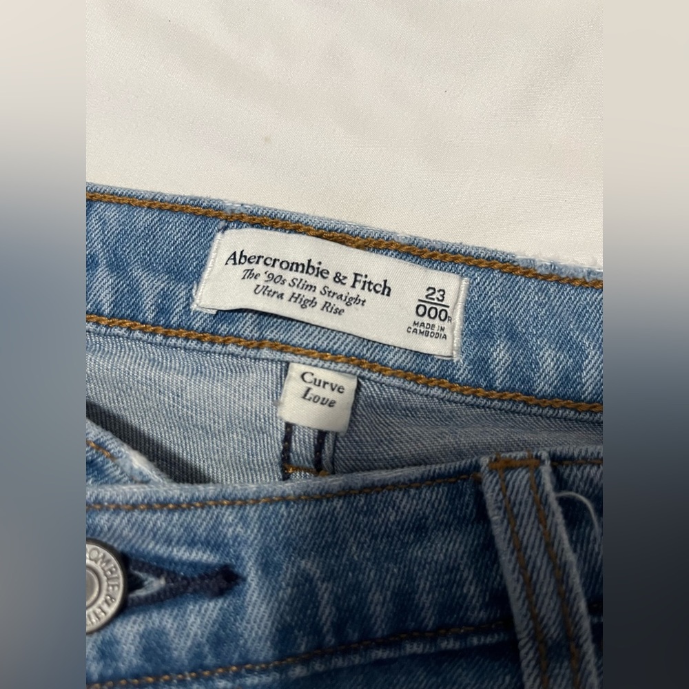 Abercrombie & Fitch - 90’s Slim Straight Ultra High Rise - Curve Love Jeans